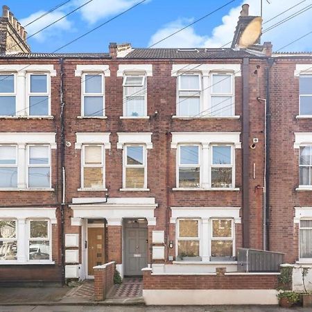 Brilliant 2 Bed Apartment - Spacious, Central & Well-Connected Londen Buitenkant foto